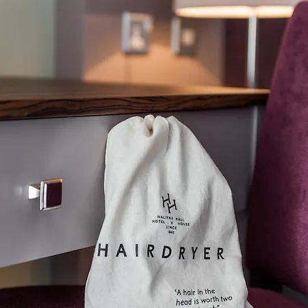 Hotel Halifax Hall